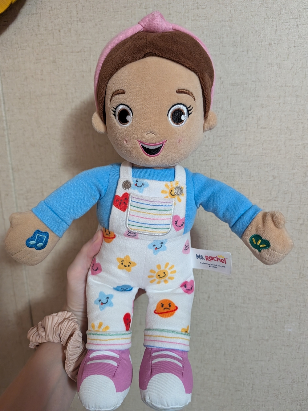 Singing Ms.Rachel Plush Doll in Pink Headband, Blue Top & White Overalls